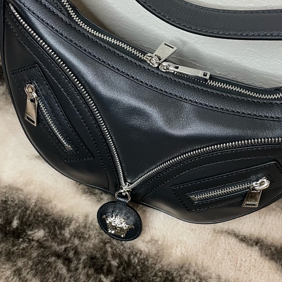 VERSACE
MEDUSA HOBO BAG - Picture 4 of 5